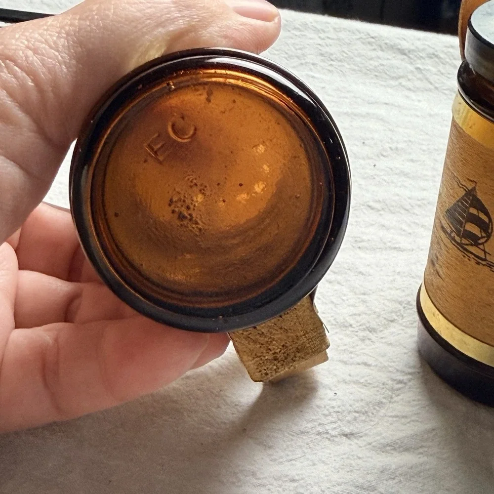 VINTAGE  Amber Mug Salt and Pepper Shaker. Souvenir Florida USA